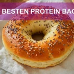 DIE BESTEN PROTEIN BAGEL spelt flour quark sesame poppy seeds shaped bagel rings on napkin
